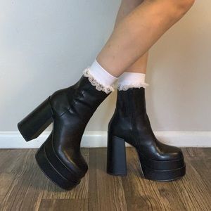 🚫SOLD🚫STEVE MADDEN ‘COBRA’ 90s / YK2 STYLE CHUNKY PLATFORM LEATHER BRATZ BOOTS